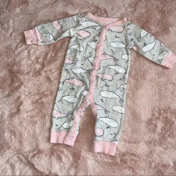 Carter’s baby girl or boy 0-3 months clothing - Picture 2 of 4